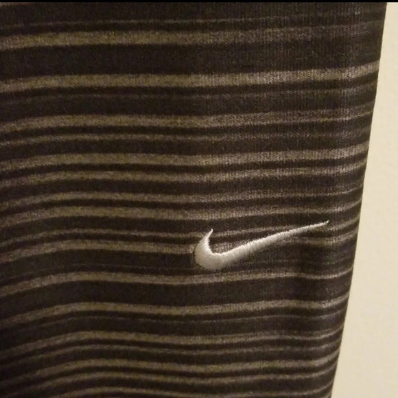 Nike Dri-Fit Striped Cropped Leggings - Picture 4 of 5